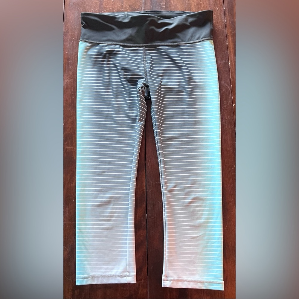 GapFit Gray and Turquoise Ombré Cropped Leggings M